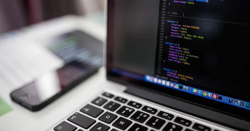 Choisir un prestataire informatique à Valenciennes : les questions à poser