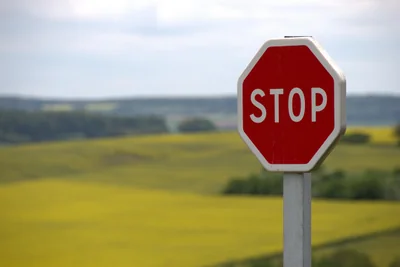Découvrez le panneau signalisation personnalisable autour de Nantes en 2026