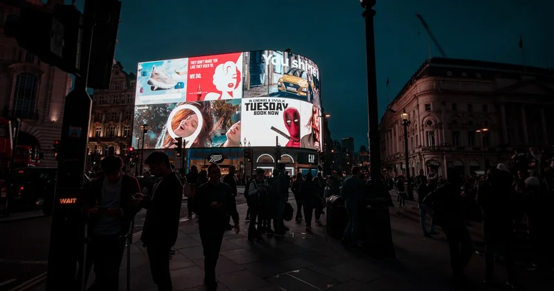 Enseigne lumineuse ou non : la question de l'impact réel