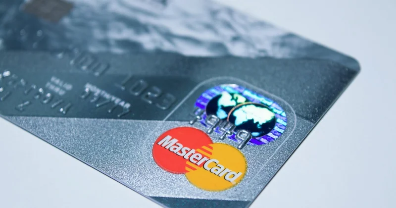 e-Carte Bleue face aux autres solutions : un comparatif honnête