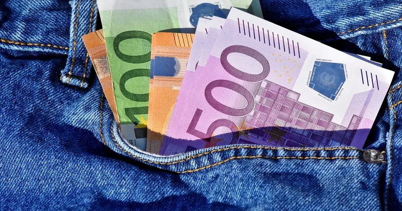 Comment puis-je recharger mon forfait Réglo Mobile avec 10 € ?